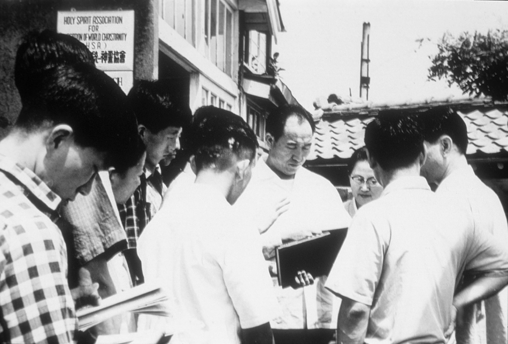 Sun Myung Moon with early members at Seoul Church