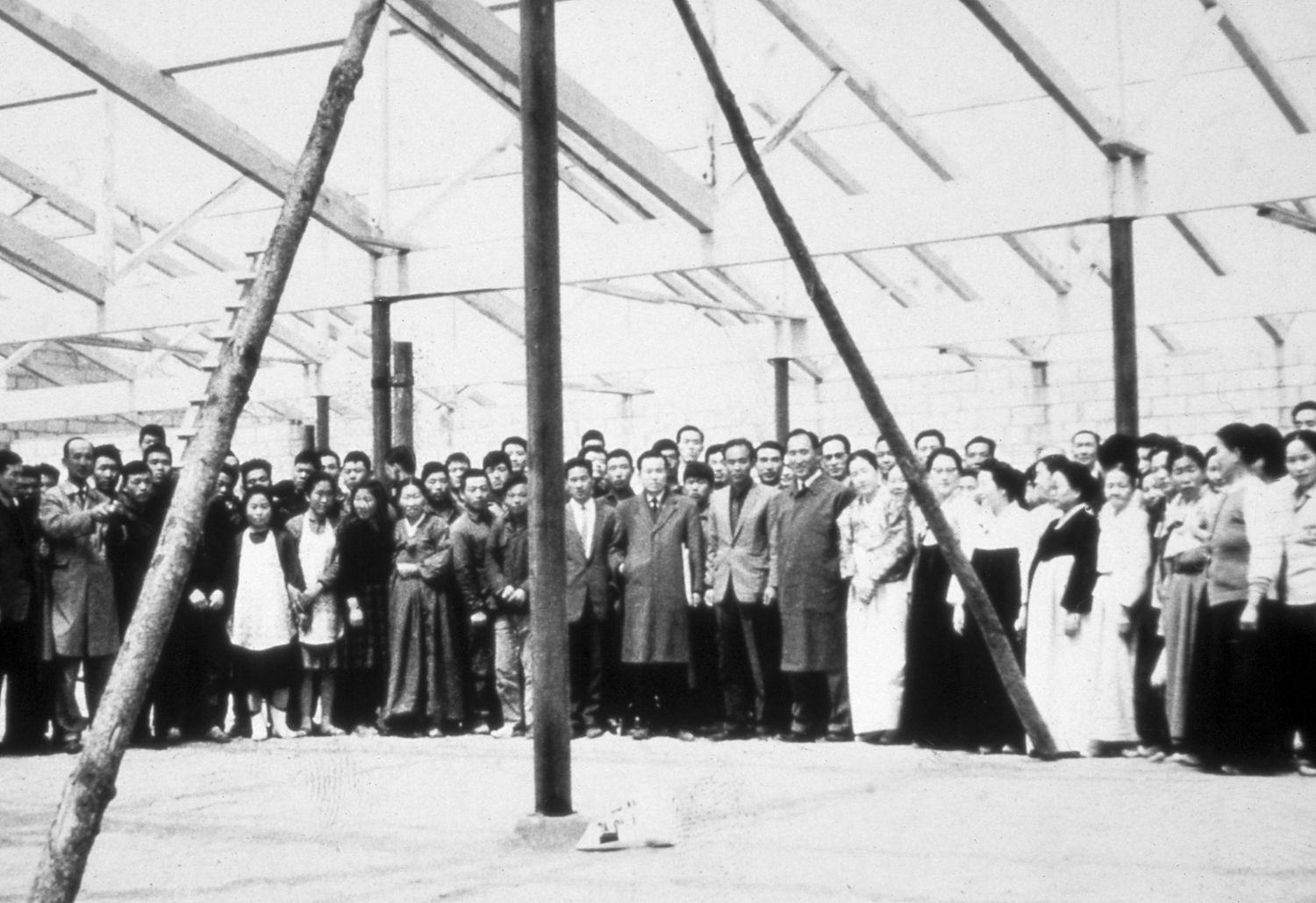 Rev. Sun Myung Moon with early members